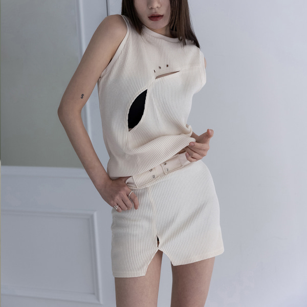 [결] Front slit mini skirt ivory